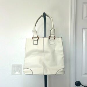 Large white tote from Estée Lauder
